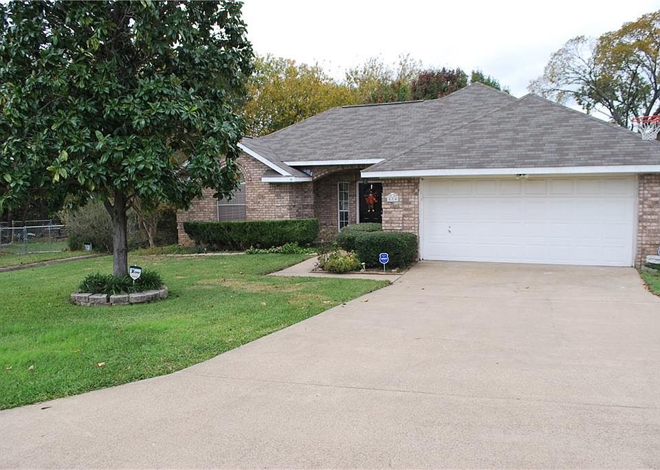 1st image of 404 Creekside Dr