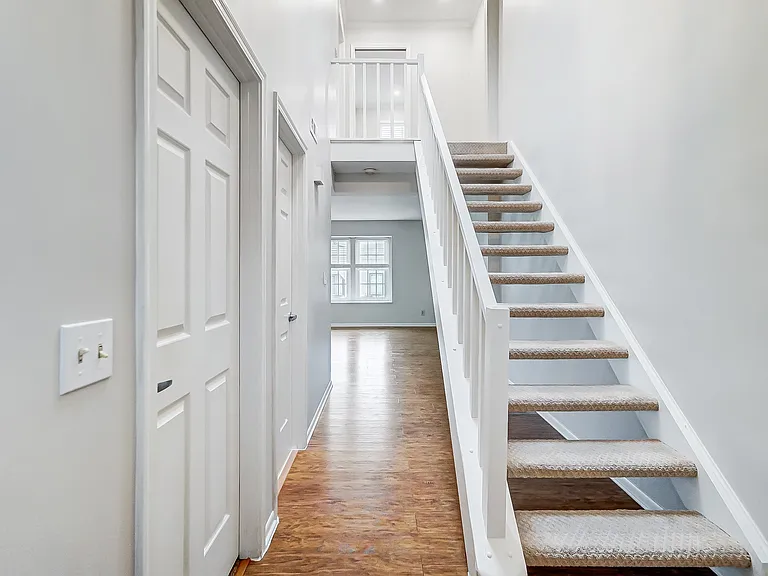 1804 Cliffview Ln — Photo 5