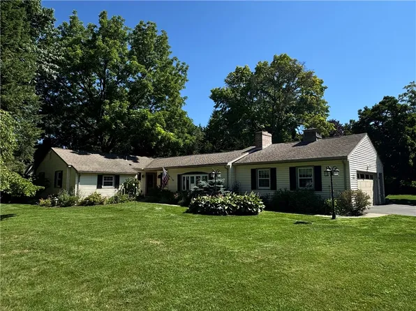 42 Sunset Blvd, Pittsford, NY 14534