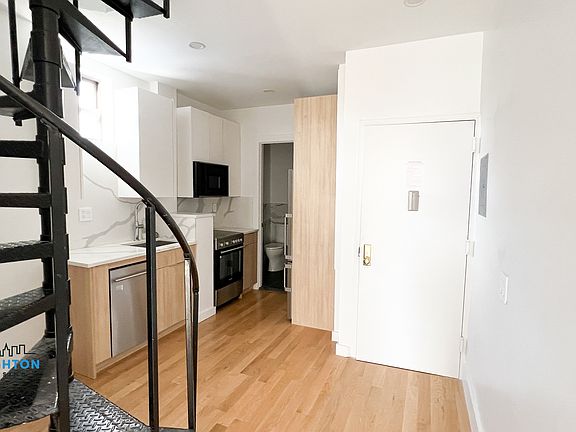 4th image of 417 E 9th St APT 21