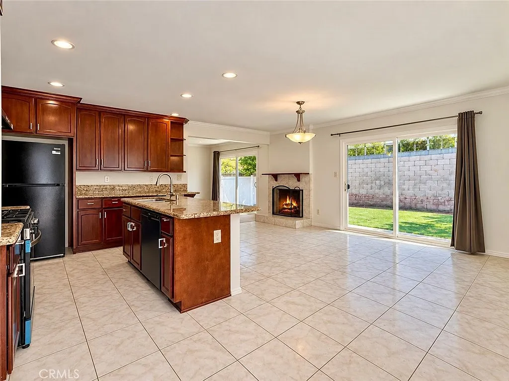 3 bed, 1572 sqft, $4,900 — Photo 4