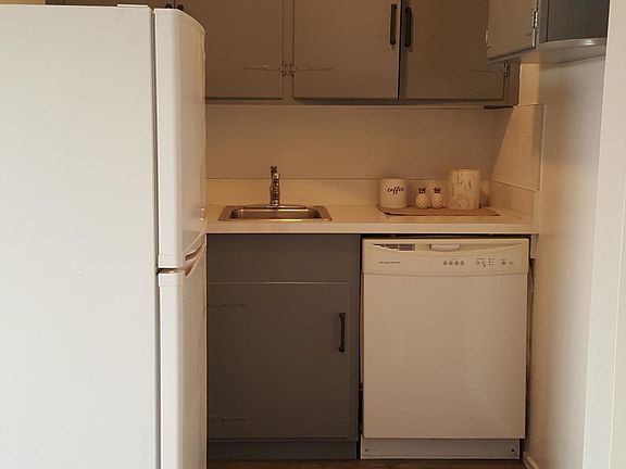 3rd image of 717 6th Ave APT 2