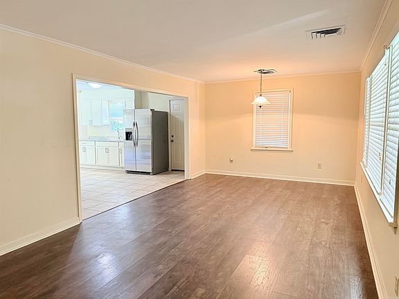 4th image of 1106 Beech St