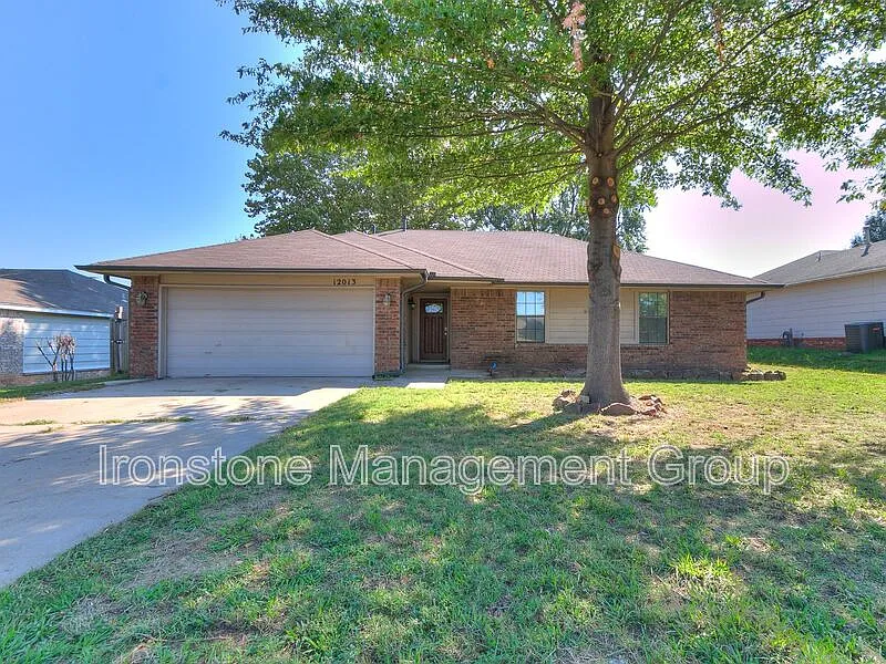 12013 S Gum Ave