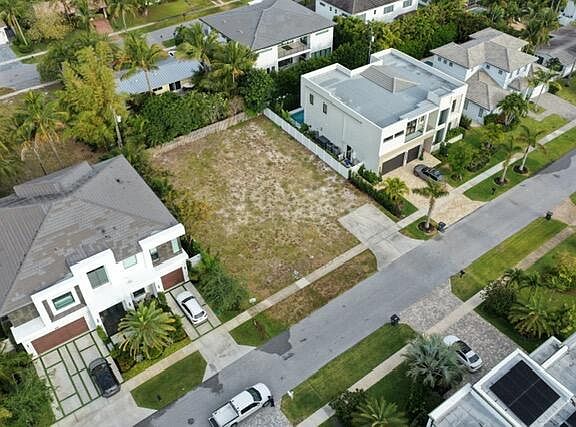 4th image of 1001 NE 3rd Avenue