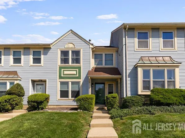 4 Heritage Sq, Sayreville, NJ 08872