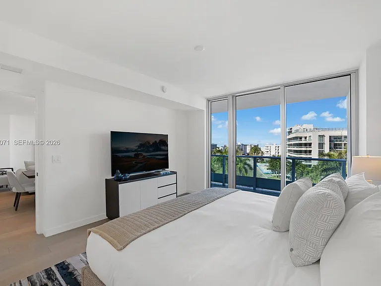 9221 E Bay Harbor Dr #610 — Photo 11