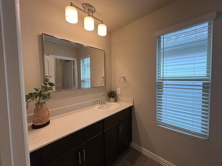2629 Gateway Ave — Photo 11