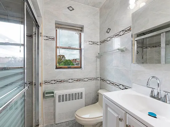 185 Oxford Street image 9 of 11