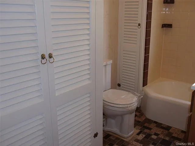 953 Ripley Ln — Photo 6