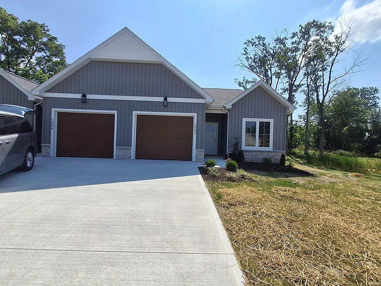 1002 Emilee Ct — Photo 1
