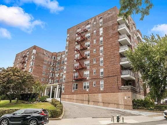 2nd image of 601 Kappock St APT 1E