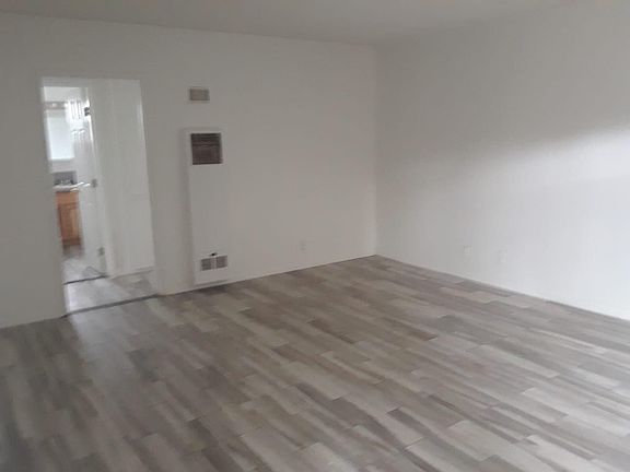 4th image of 14700 Blythe St #1