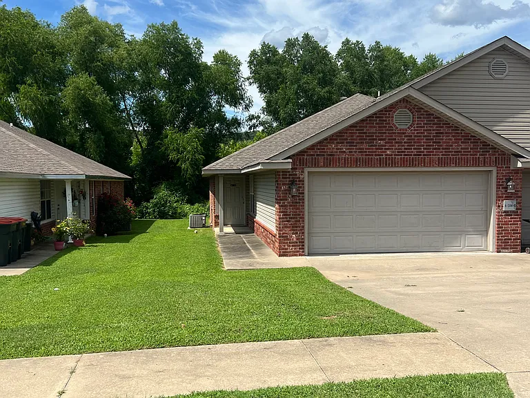 2106 Plum Creek Ln #A — Photo 2