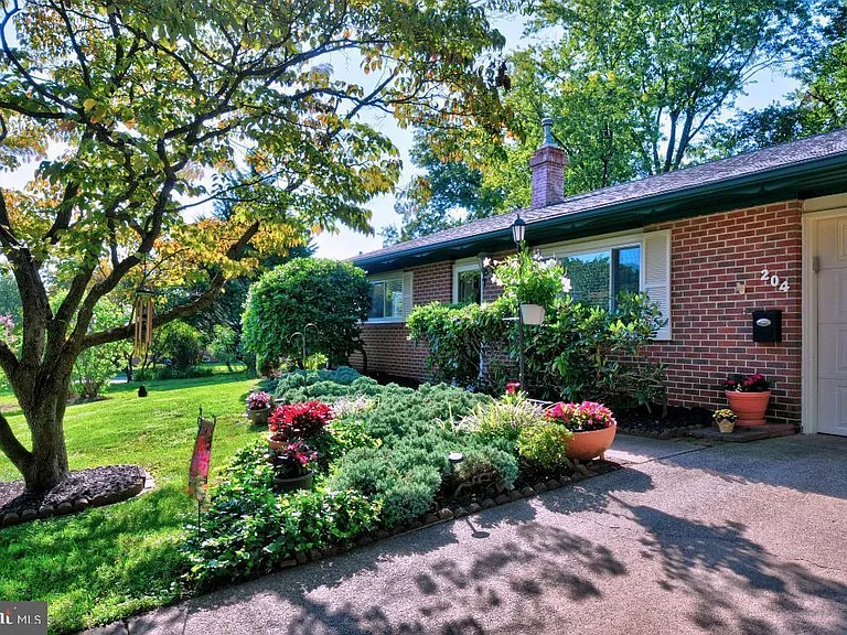 204 Belmont Dr SW — Photo 2