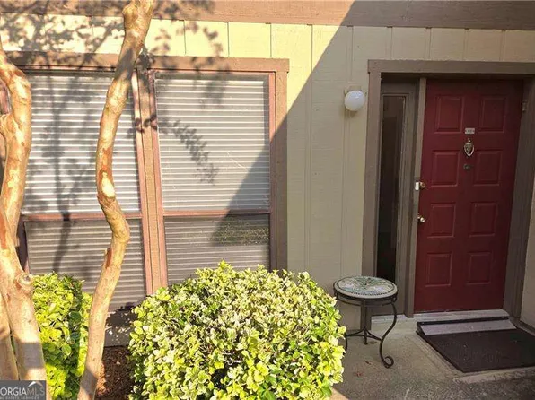 605 Woodcliff Dr, Sandy Springs, GA 30350