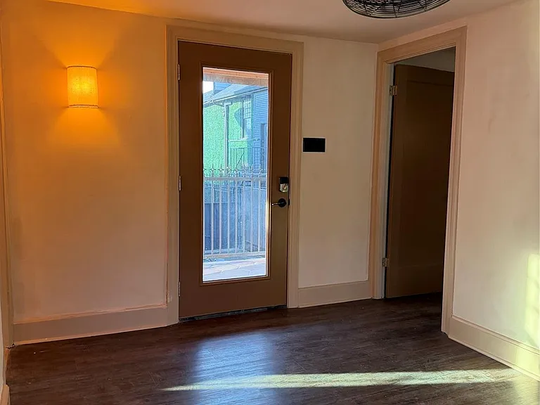 239 Westheimer Rd — Photo 4