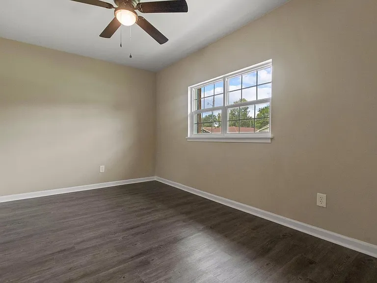610 E 33rd Ave — Photo 3