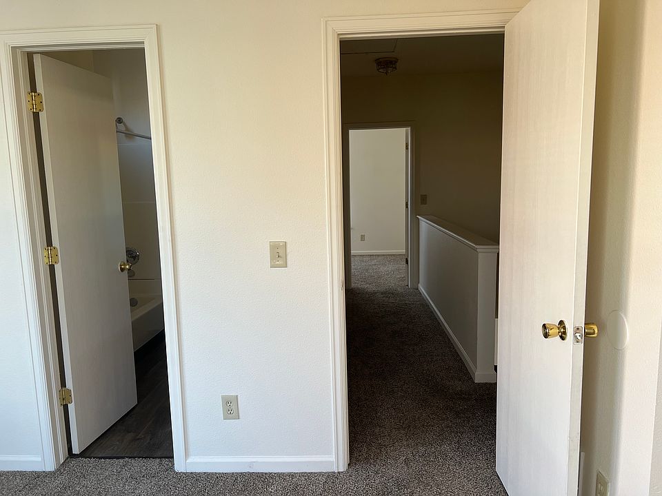 2nd image of 2743 Arapahoe St