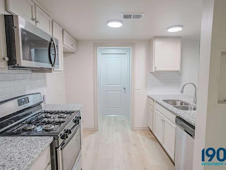 8604 S Brookline Ave — Photo 9