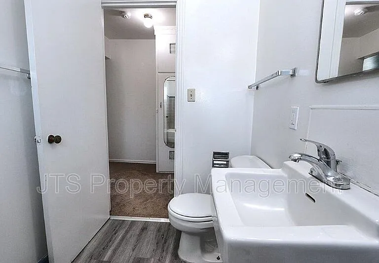 4439 V St #6 — Photo 38