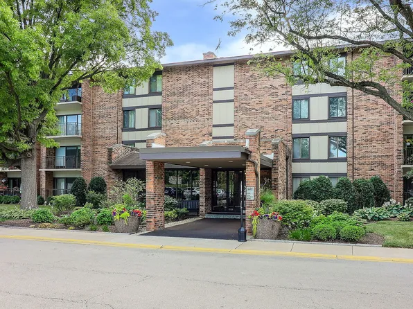 301 Lake Hinsdale Dr APT 108, Willowbrook, IL 60527