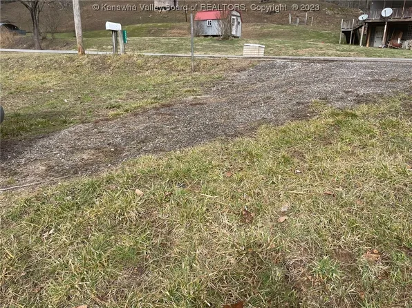 13278 Clay Rd, Newton, WV 25266