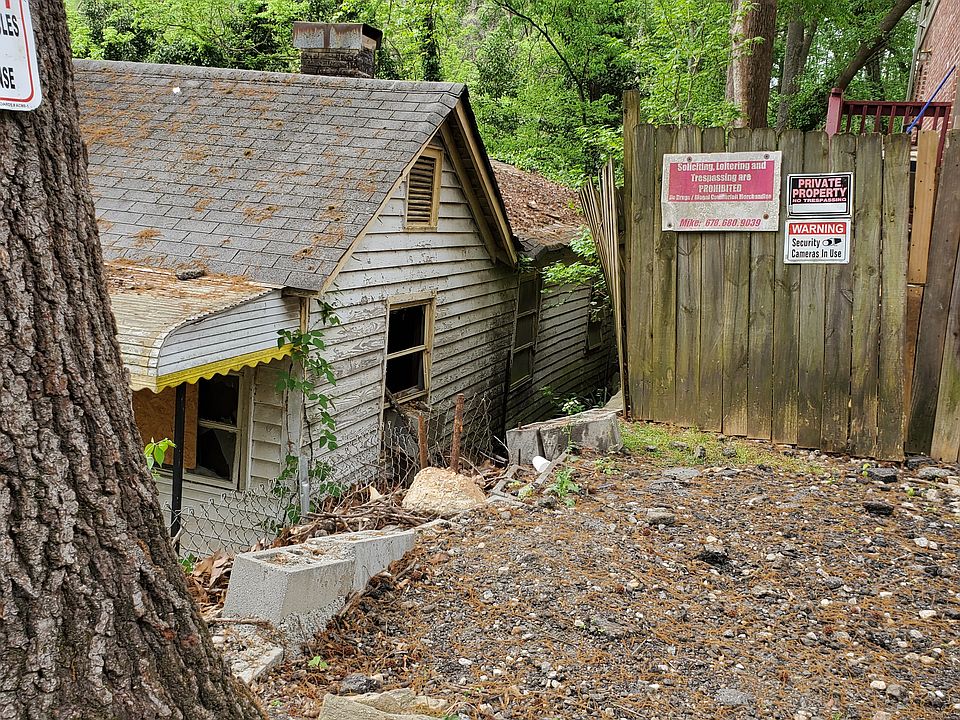 2nd image of 2073 Detroit Ave NW