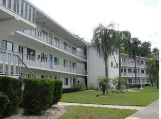 8402 111th St APT 102, Seminole, FL 33772