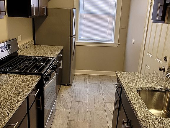 4th image of 6926 S Oglesby Ave #2613