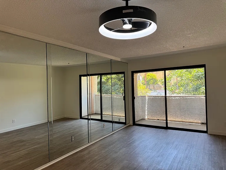 Fandelier and beautiful mirrored wall