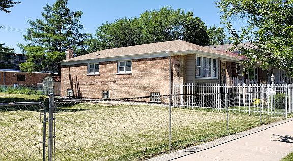 2nd image of 5630 S Oakley Ave