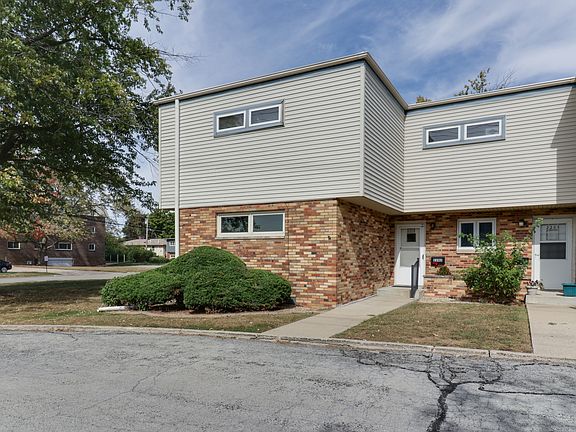 3rd image of 2202 E Lincoln St #7