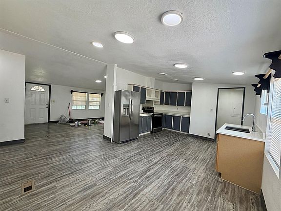 5th image of 19511 Blanco Dr