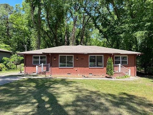 869 Jefferson Ave Photo 1