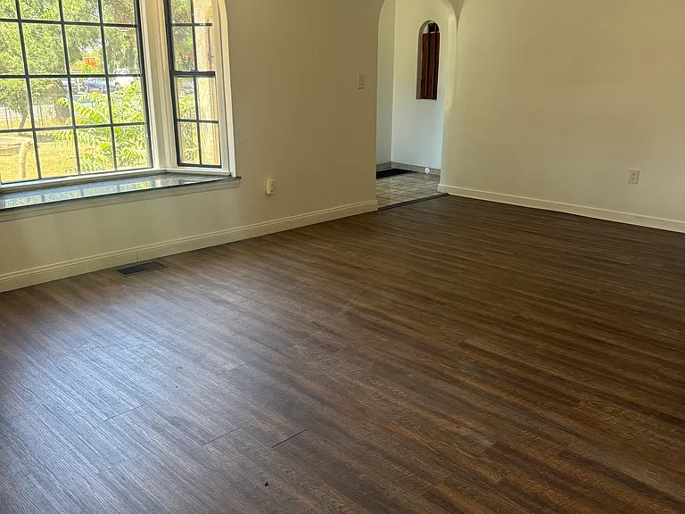 18192 Merrill Ave — Photo 4