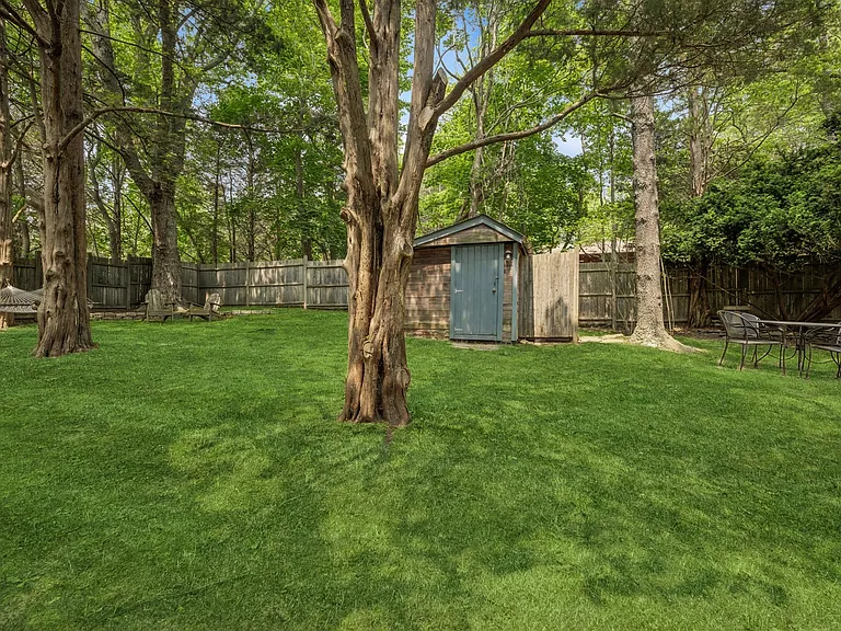 11 Richardson Ave — Photo 20