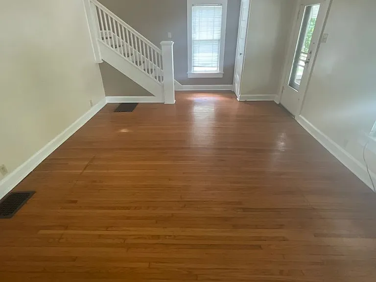 712 E Cottage Grove Ave — Photo 3