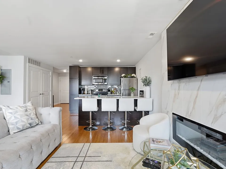 1608 Ridge Ave #304