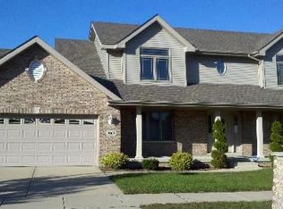 18068 Crystal Ln, Lansing, IL