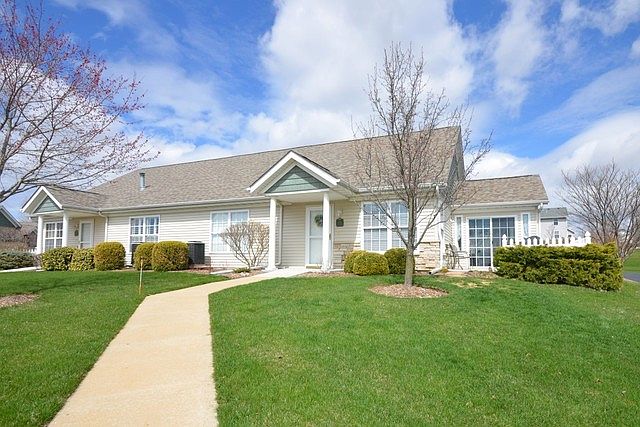 1st image of 256 Lily Ln #256