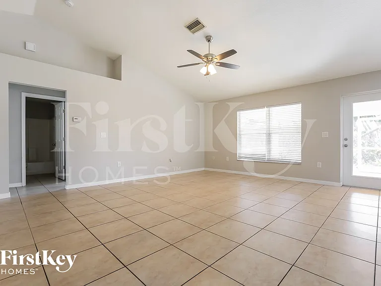 2925 Silas Ave — Photo 2