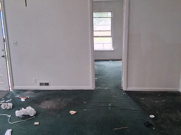 4th image of 826 Huffman Ave
