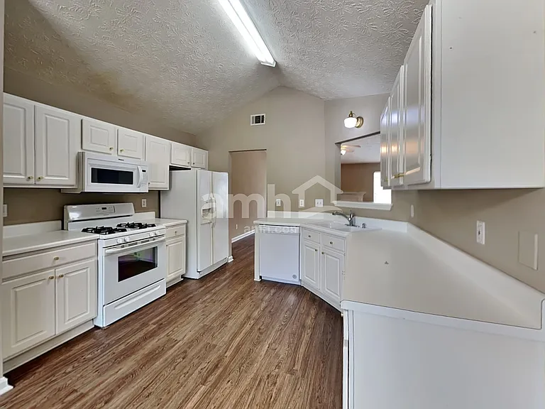 1300 Wilkes Crest Dr — Photo 3