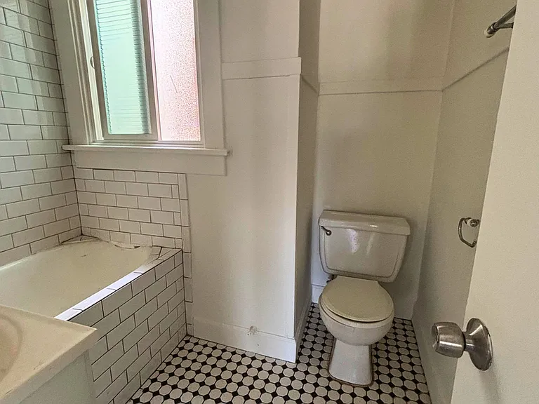 322 Daisy Ave — Photo 6