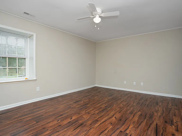 921 Planters St — Photo 4