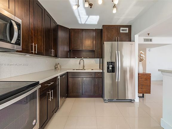 4th image of 671 NE 195th St APT 227E