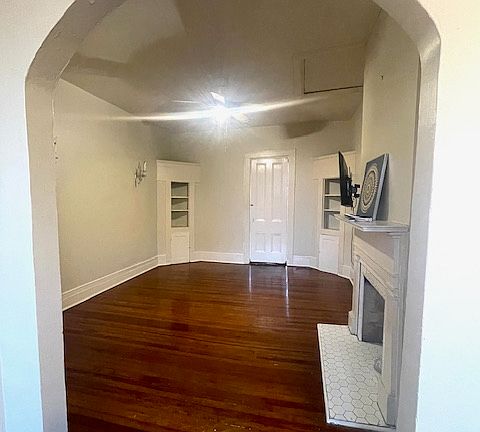 3rd image of 805 Royal St #2