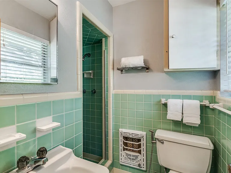 9222 Livenshire Dr — Photo 11