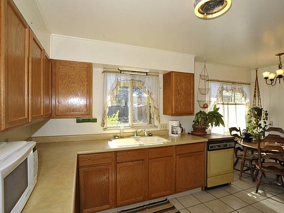 Kitchen with all appliances